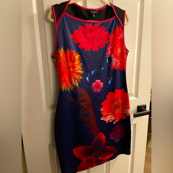 Worn once - Picture 1 of 3